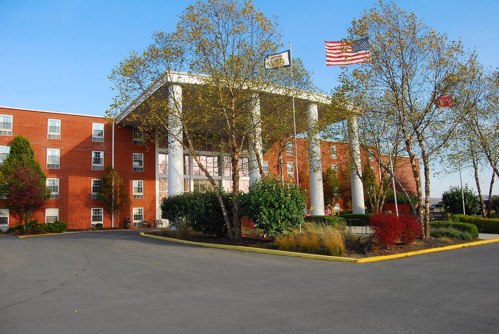 Ramada Conference Center Hotel Morgantown Exterior foto